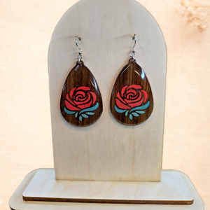 Kézzel festett rózsa � prémium diófa fülbevaló, Ékszer, Fülbevaló, Lógó csepp fülbevaló, Ékszerkészítés, Famegmunkálás, MESKA