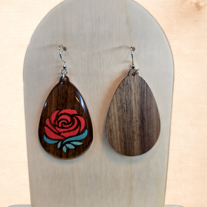 Kézzel festett rózsa � prémium diófa fülbevaló - ékszer - fülbevaló - lógó csepp fülbevaló - Meska.hu