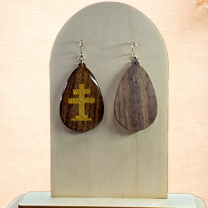 Arany kereszt motívumos diófa fülbevaló - ékszer - fülbevaló - lógó csepp fülbevaló - Meska.hu