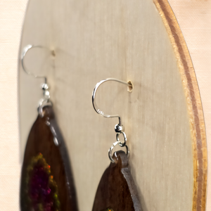 Csillagvirág � kézzel készült fa fülbevaló csillámos mintával - ékszer - fülbevaló - lógó csepp fülbevaló - Meska.hu