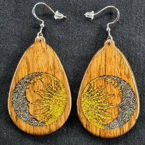 Napfény Hold � csillámos hold-mintás fa fülbevaló, Ékszer, Fülbevaló, Lógó csepp fülbevaló, Ékszerkészítés, Famegmunkálás, MESKA