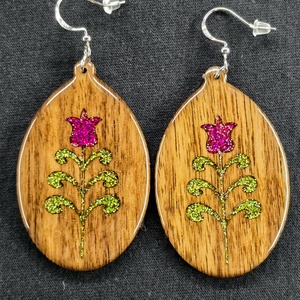 Csillámtulipán � kézzel készült fa fülbevaló - Meska.hu