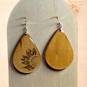 Kézzel készült hársfa fülbevaló - ékszer - fülbevaló - lógó csepp fülbevaló - Meska.hu