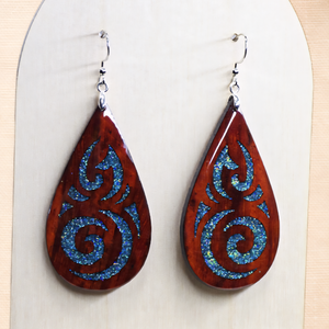 Rózsafa fülbevaló spirálmintával, ezüst akasztóval - ékszer - fülbevaló - lógó csepp fülbevaló - Meska.hu