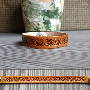 Kis virágos sormintás karpánt - ékszer - karkötő - Meska.hu