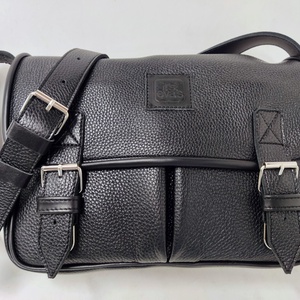 Kisebb kapkodó táska akár bringázni fekete_2 - táska & tok - kézitáska & válltáska - vállon átvethető táska - Meska.hu