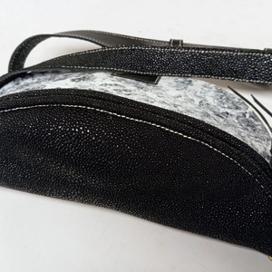 Övtáska - fekete/fehér - táska & tok - övtáska - Meska.hu