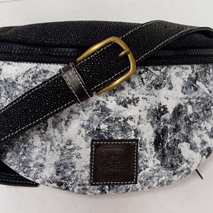 Övtáska - fekete/fehér - táska & tok - övtáska - Meska.hu