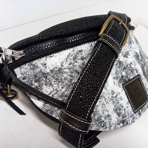 Övtáska - fekete/fehér - táska & tok - övtáska - Meska.hu