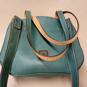 Kisebb mindentbele táska - olajzöld - Meska.hu