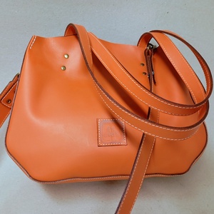 Kisebb mindentbele táska - narancs - Meska.hu