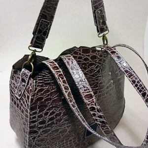 Kisebb mindentbele táska most másképp - krokibarna - Meska.hu