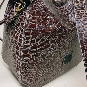 Kisebb mindentbele táska most másképp - krokibarna - táska & tok - kézitáska & válltáska - nagy pakolós táska - Meska.hu