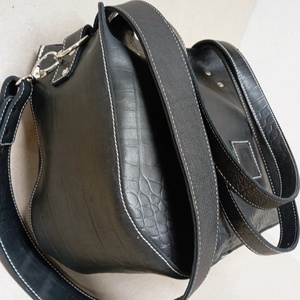 Kisebb mindentbele táska - krokodilfekete - táska & tok - kézitáska & válltáska - nagy pakolós táska - Meska.hu