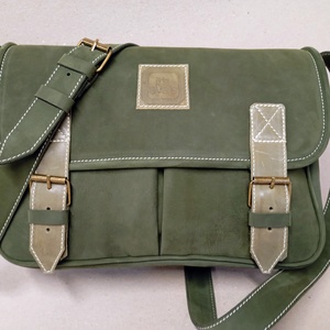 Kisebb kapkodó táska akár bringázni_khaki - táska & tok - kézitáska & válltáska - vállon átvethető táska - Meska.hu