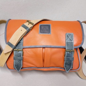 Kisebb kapkodó táska akár bringázni_narancs - táska & tok - kézitáska & válltáska - vállon átvethető táska - Meska.hu