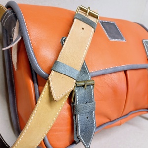 Kisebb kapkodó táska akár bringázni_narancs, Táska & Tok, Kézitáska & válltáska, Vállon átvethető táska, Bőrművesség, MESKA