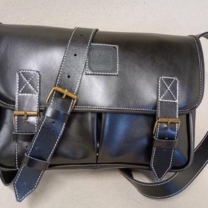 Kisebb kapkodó táska akár bringázni_fekete - táska & tok - kézitáska & válltáska - vállon átvethető táska - Meska.hu