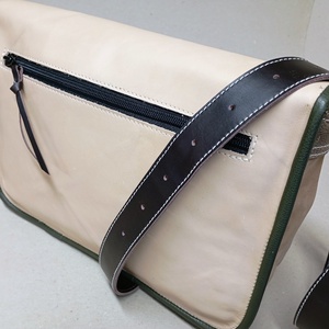 Kisebb kapkodó táska akár bringázni_barnák - táska & tok - kézitáska & válltáska - vállon átvethető táska - Meska.hu