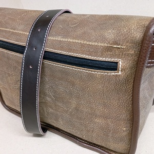 Kisebb kapkodó táska akár bringázni_mogyoró - táska & tok - kézitáska & válltáska - vállon átvethető táska - Meska.hu