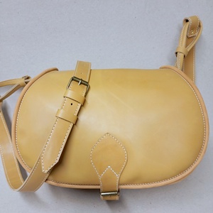 Vadásztáska sárga marhabőrből - táska & tok - kézitáska & válltáska - vállon átvethető táska - Meska.hu