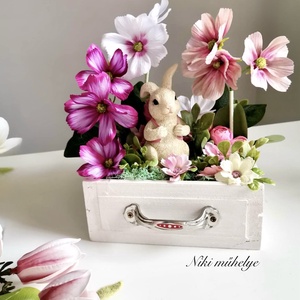 Fiókos Nyuszi Húsvéti dekoráció, Tavaszi asztaldísz, húsvéti kosár dekoráció, pillangóvirág fiók dekor - otthon & életmód - dekoráció - asztal és polc dekoráció - asztaldísz - Meska.hu