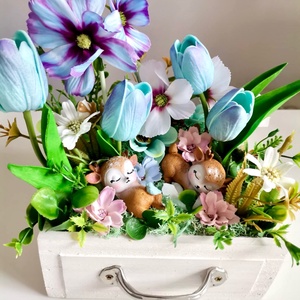 Fiókos őzike dekoráció, Tavaszi asztaldísz, húsvéti kosár dekoráció, pillangóvirág fiók dekor - otthon & életmód - dekoráció - húsvéti asztaldíszek - Meska.hu