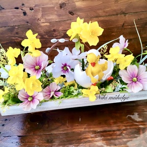 Nárcisz dekoráció, Tavaszi asztaldísz, húsvéti kosár dekoráció, pillangóvirág dekor - ünnepi díszek, dekorációk - húsvéti díszek és dekorációk - húsvéti virágos díszek - Meska.hu