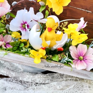 Nárcisz dekoráció, Tavaszi asztaldísz, húsvéti kosár dekoráció, pillangóvirág dekor, Ünnepi díszek, dekorációk, Húsvéti díszek és dekorációk, Húsvéti virágos díszek, Mindenmás, MESKA