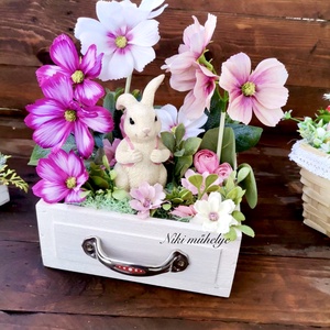 Fiókos Nyuszi Húsvéti dekoráció, Tavaszi asztaldísz, húsvéti kosár dekoráció, pillangóvirág fiók dekor - ünnepi díszek, dekorációk - húsvéti díszek és dekorációk - húsvéti virágos díszek - Meska.hu