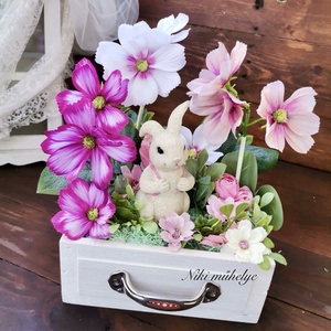 Fiókos Nyuszi Húsvéti dekoráció, Tavaszi asztaldísz, húsvéti kosár dekoráció, pillangóvirág fiók dekor - ünnepi díszek, dekorációk - húsvéti díszek és dekorációk - húsvéti virágos díszek - Meska.hu
