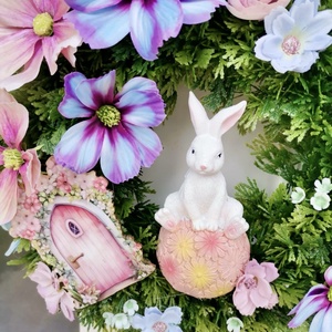 Nyuszi ajtódísz, kopogtató, tavaszi dekoráció, pillangóvirág dekor - otthon & életmód - dekoráció - ajtó- és ablak dekoráció - ajtódísz & kopogtató - Meska.hu