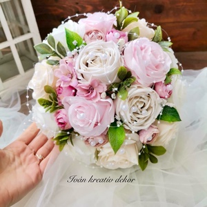 Gyöngyös pasztell Menyasszonyi csokor, örökcsokor, selyemvirág csokor kitűzővel - esküvő - menyasszonyi- és dobócsokor - Meska.hu