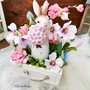 Fiókos nyuszi dekoráció, Tavaszi asztaldísz, húsvéti kosár dekoráció, pillangóvirág fiók dekor - ünnepi díszek, dekorációk - húsvéti díszek és dekorációk - húsvéti virágos díszek - Meska.hu