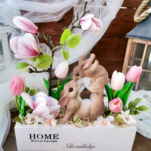 Magnólia tulipán dekoráció, Tavaszi asztaldísz, húsvéti láda dekoráció, dekor - ünnepi díszek, dekorációk - húsvéti díszek és dekorációk - húsvéti virágos díszek - Meska.hu