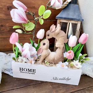 Magnólia tulipán dekoráció, Tavaszi asztaldísz, húsvéti láda dekoráció, dekor - ünnepi díszek, dekorációk - húsvéti díszek és dekorációk - húsvéti virágos díszek - Meska.hu