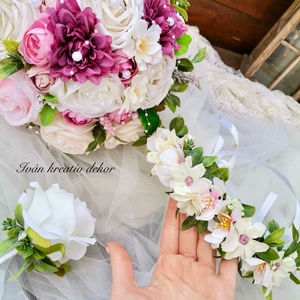 Gyöngyös Menyasszonyi csokor, örökcsokor, selyemvirág csokor kitűzővel, pasztell, nude csokor, fejdísz, Esküvő, Menyasszonyi- és dobócsokor, Virágkötés, MESKA