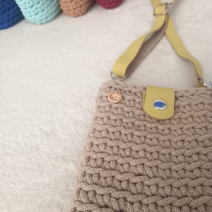 Homok/Sárga horgolt mobil-táska - bőr táskapánttal - táska & tok - kézitáska & válltáska - vállon átvethető táska - Meska.hu