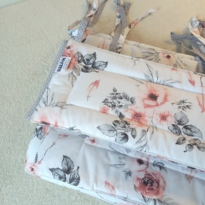 Három részes garnitúra: paplan+párna+rácsvédő /Rózsás álomfogó/ - otthon & életmód - babaszoba, gyerekszoba - szett kiságyba - Meska.hu