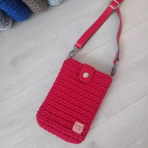 Tűzpiros/Piros horgolt mobil-táska - bőr táskapánttal, Táska & Tok, Kézitáska & válltáska, Vállon átvethető táska, Horgolás, MESKA
