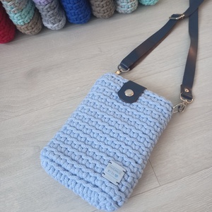 Világoskék/Sötétkék horgolt mobil-táska - bőr táskapánttal - táska & tok - kézitáska & válltáska - vállon átvethető táska - Meska.hu