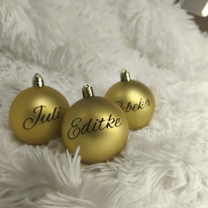 Karácsonyfagömb névvel matt arany - karácsony - karácsonyi lakásdekoráció - karácsonyfadíszek - Meska.hu