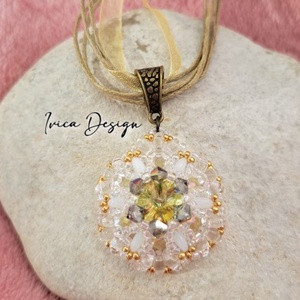 Arany Amira Medál Nyaklánccal, Ékszer, Nyaklánc, Medálos nyaklánc, Gyöngyfűzés, gyöngyhímzés, Ékszerkészítés, MESKA