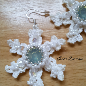 Horgolt Hópehely Fülbevalók Kristállyal - ékszer - fülbevaló - lógó fülbevaló - Meska.hu