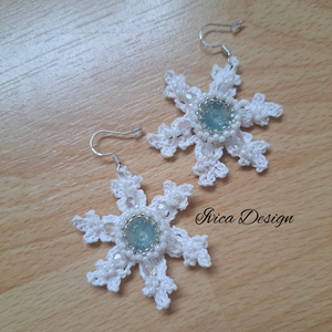 Horgolt Hópehely Fülbevalók Kristállyal - ékszer - fülbevaló - lógó fülbevaló - Meska.hu