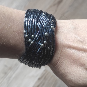 ?� Fekete-ezüst elegancia gyöngy karkötő � kézzel készült statement ékszer, Ékszer, Karkötő, Gyöngyös karkötő, Ékszerkészítés, Gyöngyfűzés, gyöngyhímzés, MESKA