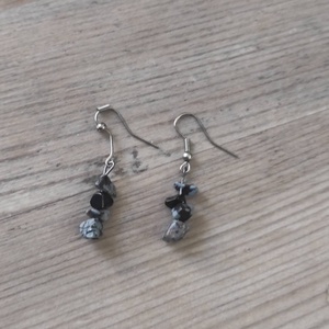 Fülbevaló - Apró ásvány köves, fekete�szürke árnyalatokban, minimál stílus, Ékszer, Fülbevaló, Lógó fülbevaló, Ékszerkészítés, MESKA