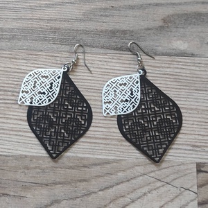 �� Fülbevaló - Geometrikus fekete�fehér lézervágott, rétegelt design - ékszer - fülbevaló - lógó fülbevaló - Meska.hu