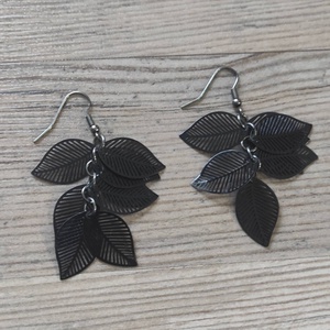 ?Fülbevaló - Fekete levélfürt lógós � elegáns, minimal stílus, Ékszer, Fülbevaló, Lógó fülbevaló, Ékszerkészítés, MESKA
