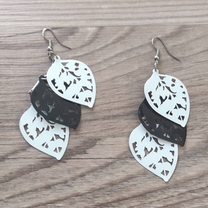 ??Fülbevaló - Fekete�fehér levél mintás, rétegelt lézervágott, Ékszer, Fülbevaló, Lógó fülbevaló, Ékszerkészítés, MESKA